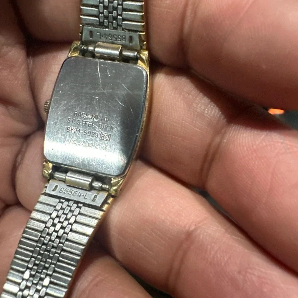 Running Vintage Seiko Watch Women Gold Tone Gold Dial Rectangle 20mm Small‎ Dial